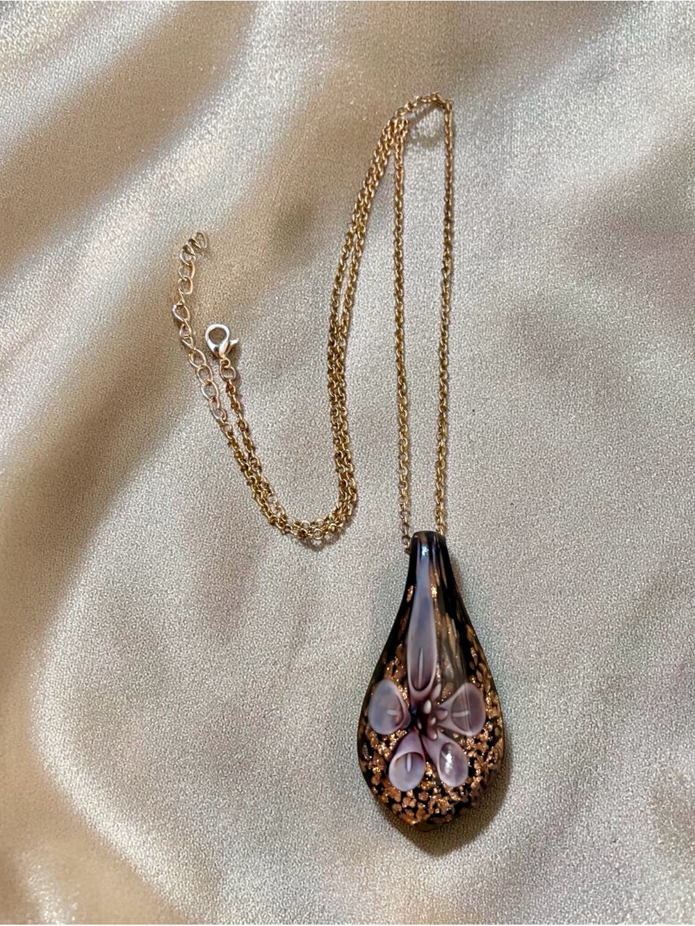Vintage Murano Style Art Glass Pendant Necklace Lavender Flower & Gold 26" Chain - Picture 2 of 9
